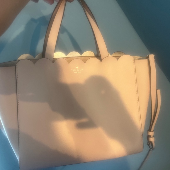 BLUSH SCALLOPED Tote with Crossbody Strap - Picture 3 of 5